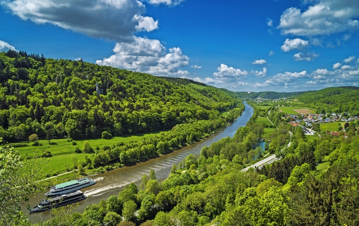 Naturpark Altmühltal mit Main-Donau-Kanal in Bayern
