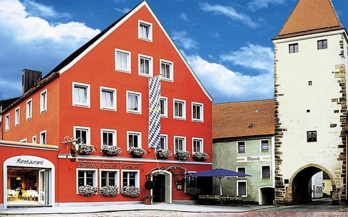 Hotel Pietsch mit Stadtmauer