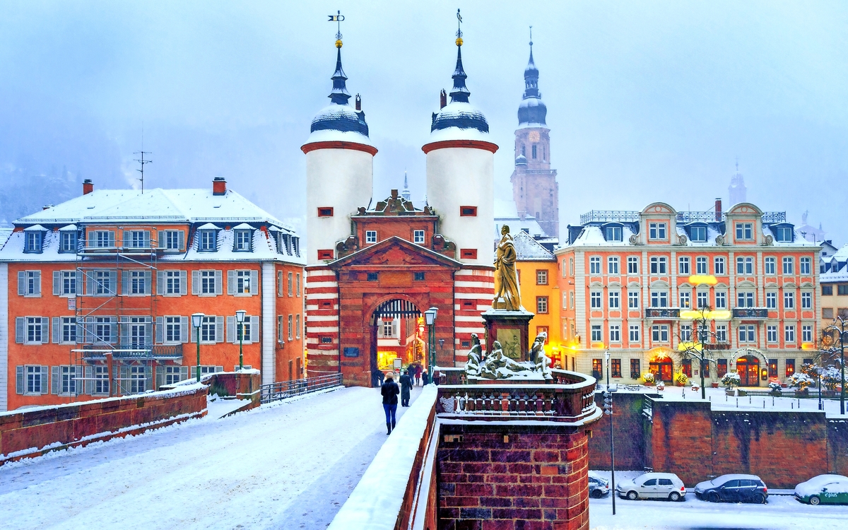 Barocke Altstadt von Heidelberg im Winter