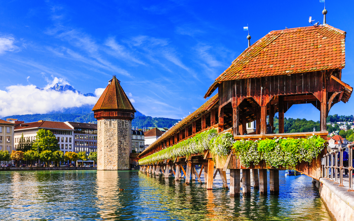die Kapellbrücke ist das Wahrzeichen der Stadt Luzern in der Schweiz