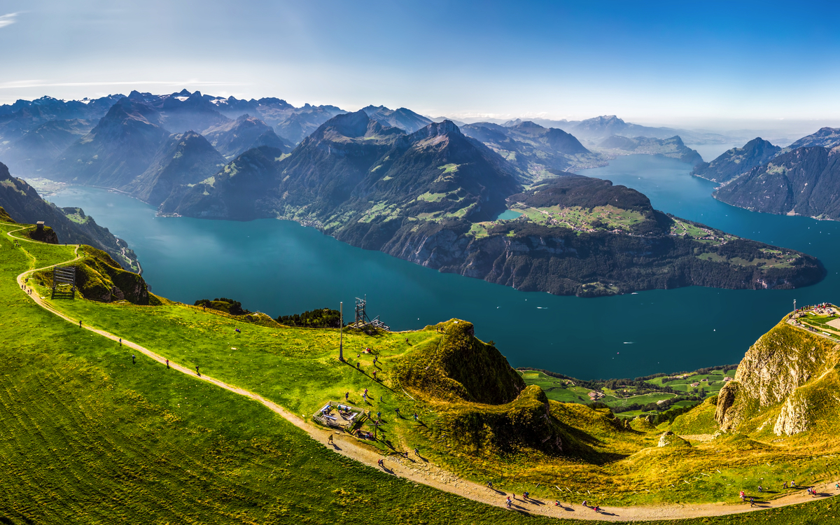 Aussicht auf den Vierwaldstättersee mit Rigi und Pilatus, Brunnenstadt vom Fronalpstock