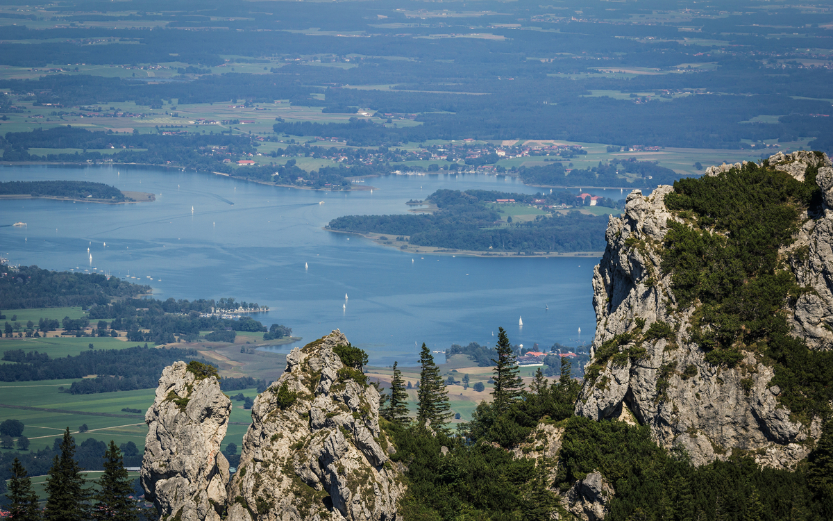 Blick von der Kampenwand auf den Chiemsee