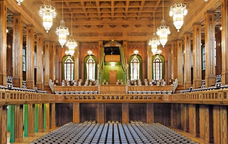 Max-Littmann-Saal, Blick von der Bühne auf Balkons und Königsloge