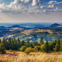 Blick von der Wasserkuppe auf die hessische Rhönlandschaft