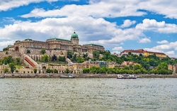<p>Schöne blaue Donau</p>