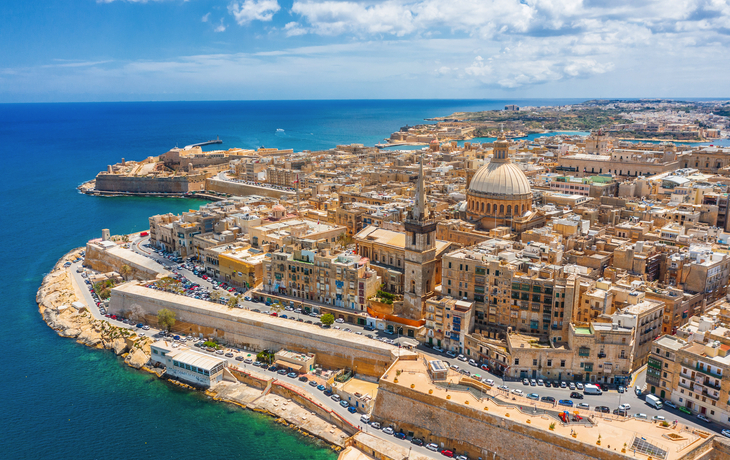 Blick auf Valletta mit der Kirche Lady of Mount Carmel und St. Paul’s Kathedrale, Malta.