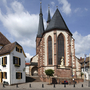 Markplatz von Deidesheim mit Kirche und Rathaus