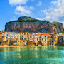 Cefalu - ein mittelalterliches Dorf auf der Insel Sizilien