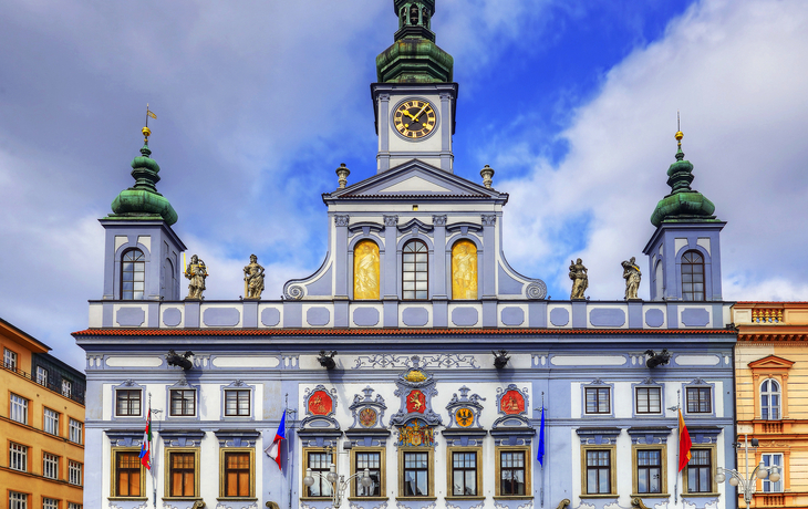 Rathausgebäude im Zentrum von České Budějovice in Böhmen, Tschechien.
