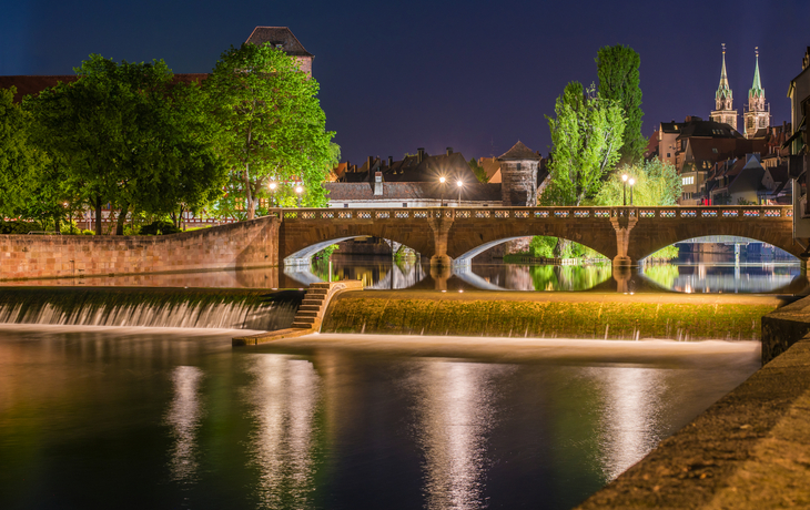Nürnberg Maxbrücke bei Nacht