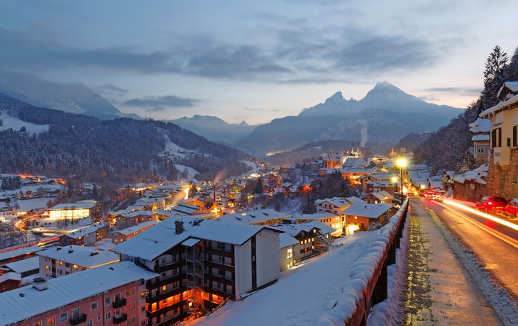Stadt Berchtesgaden bei Sonnenuntergang
