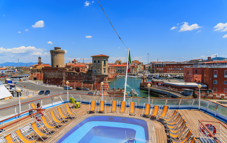 Beispiel einer Fähre im Hafen von Livorno